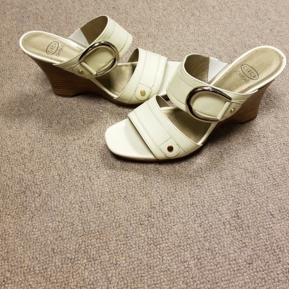 EUC Circa Cream wedges